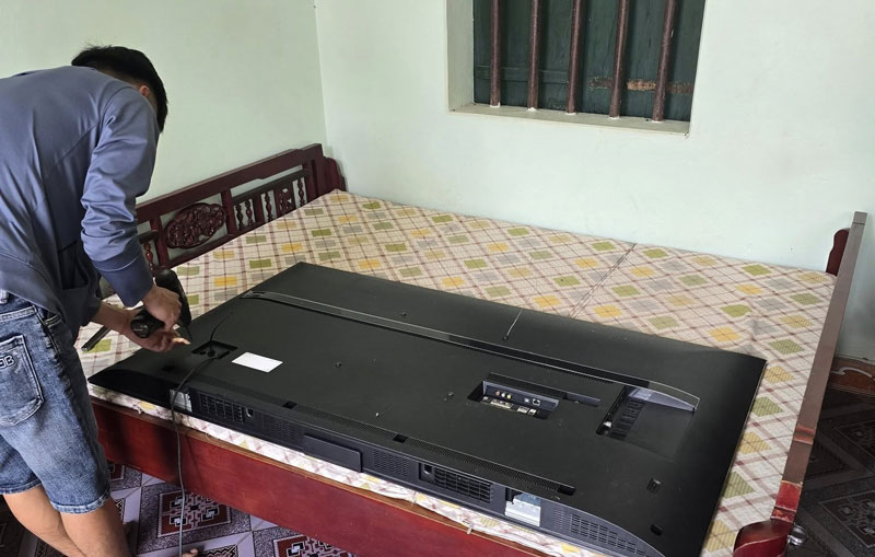 Sửa tivi sọc ngang màn hình